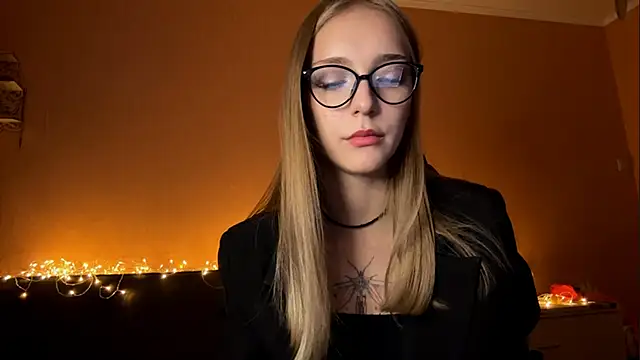 EvaPeace online show from October 9, 5:02 pm