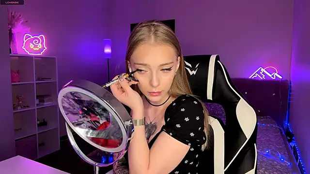 EvaPeace online show from March 22, 12:29 pm