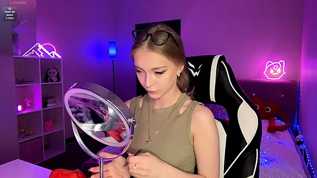 EvaPeace online show from March 25, 1:21 pm