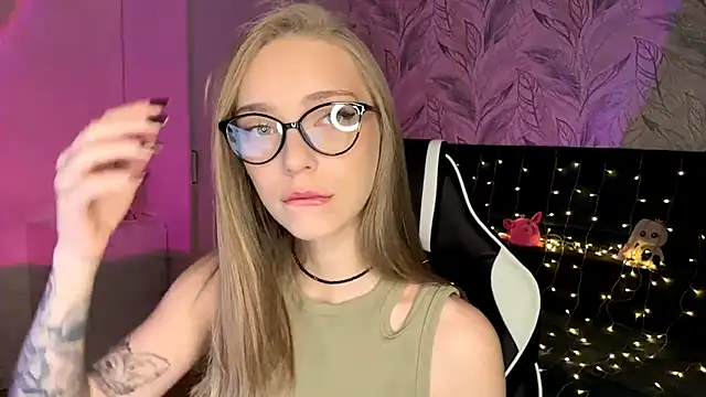 EvaPeace online show from December 3, 7:24 pm