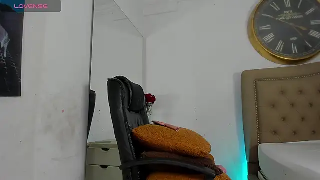 Adara Ferrara online show from April 5, 11:22 pm