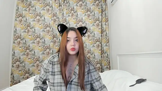 Snapshot of uwu_girll chatting on October 12, 3:08 am uwu girll online show from October 12, 3:08 am