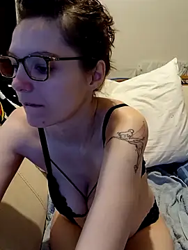 labellerose online show from January 18, 6:00 pm