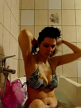 labellerose online show from December 17, 6:13 pm