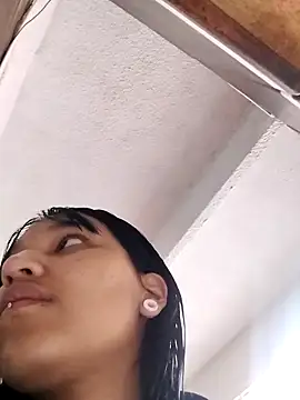 Snapshot of Valen_russo chatting on October 29, 1:21 pm Valen russo online show from October 29, 1:21 pm