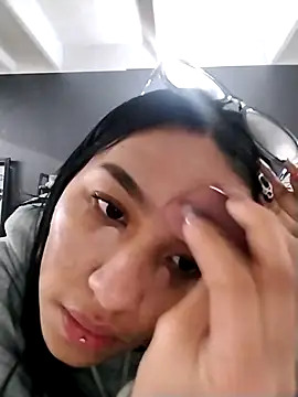 Snapshot of Valen_russo chatting on October 15, 1:19 pm Valen russo online show from October 15, 1:19 pm