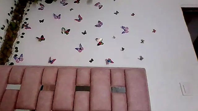 Snapshot of abby_moss_2 chatting on July 15, 1:01 am abby moss 2 online show from July 15, 1:01 am