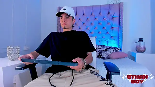 Ethan Boy  online show from November 28, 9:04 pm