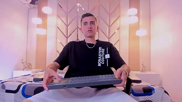 Ethan Boy  online show from February 20, 8:11 pm