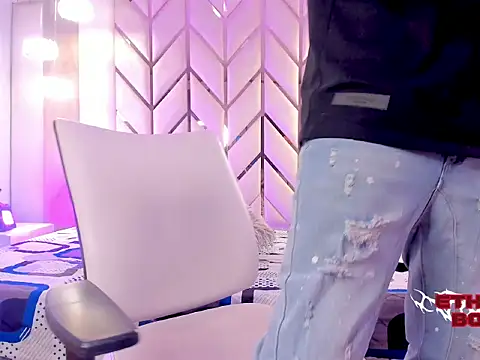 Ethan Boy  online show from February 7, 7:55 pm