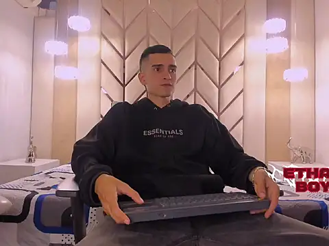 Ethan Boy  online show from February 4, 8:15 pm