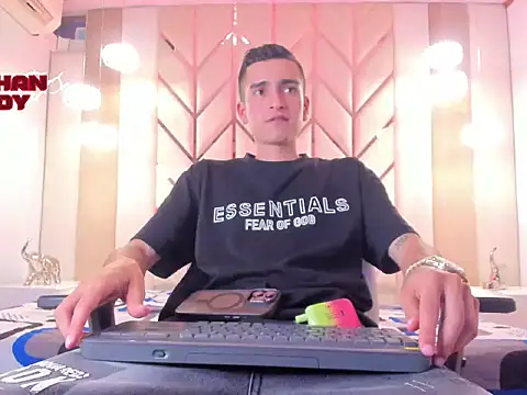 Ethan Boy  online show from February 21, 8:33 pm