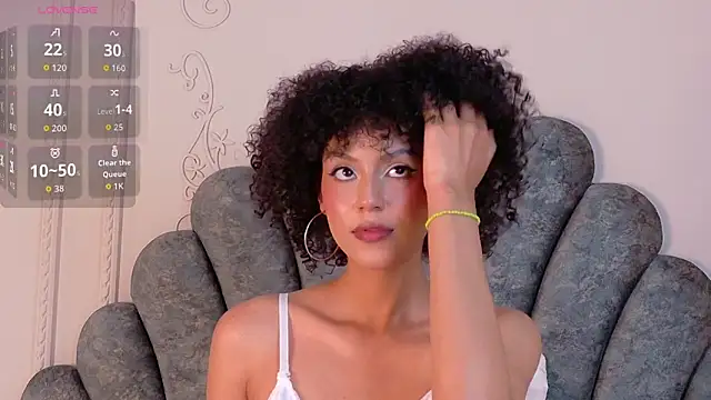 Snapshot of Lila-Rose chatting on October 20, 12:45 am Lila-Rose online show from October 20, 12:45 am