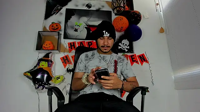 Snapshot of jhapsson_wong chatting on October 26, 2:06 pm jhapsson wong online show from October 26, 2:06 pm