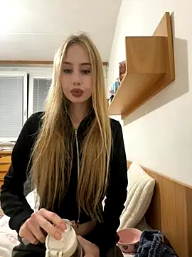 JudithCarly online show from November 7, 6:23 pm