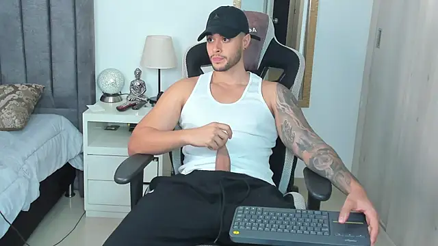 Snapshot of Ken_mailik1 chatting on February 28, 11:26 pm Ken mailik1 online show from February 28, 11:26 pm