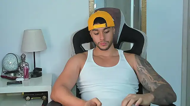 Snapshot of Ken_mailik1 chatting on December 17, 5:45 am Ken mailik1 online show from December 17, 5:45 am