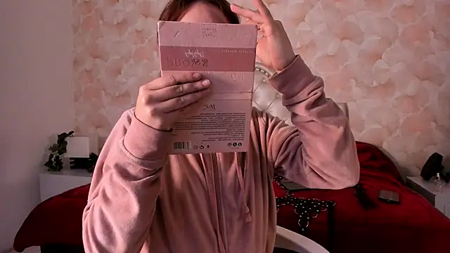 Snapshot of NameaRohouse chatting on February 7, 12:24 pm NameaRohouse online show from February 7, 12:24 pm