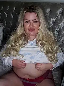 Sultress6969 online show from December 17, 8:25 pm