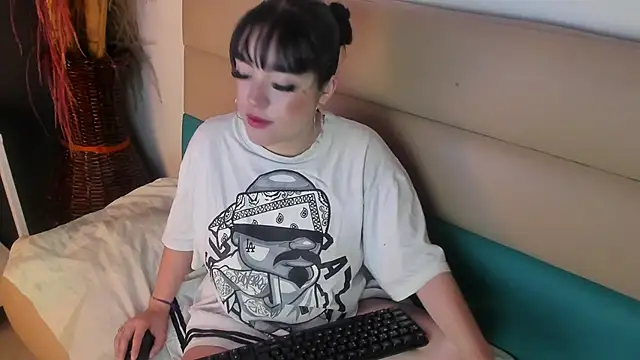 Snapshot of bubble__angel__ chatting on December 4, 11:42 am bubble angel online show from December 4, 11:42 am