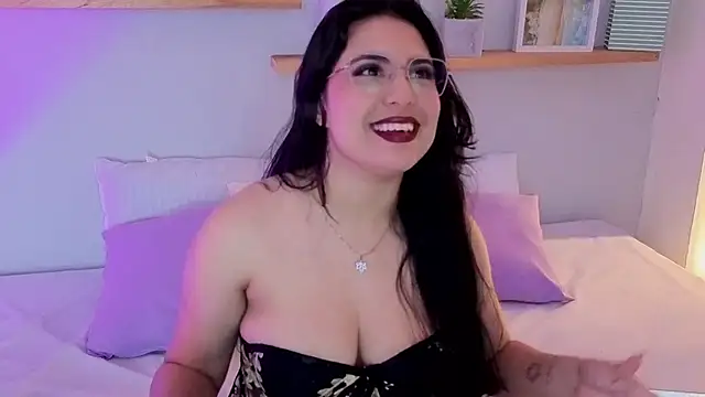 Snapshot of shainadavis chatting on February 6, 3:57 am shainadavis online show from February 6, 3:57 am