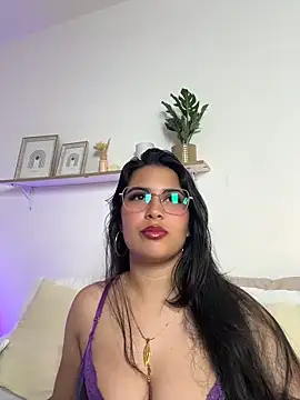 Snapshot of shainadavis chatting on July 19, 3:37 am shainadavis online show from July 19, 3:37 am