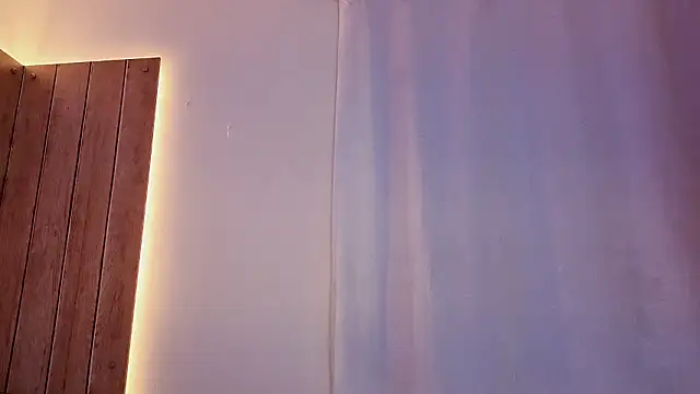 Snapshot of shainadavis chatting on February 3, 3:04 am shainadavis online show from February 3, 3:04 am