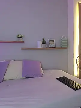 Snapshot of shainadavis chatting on March 2, 3:07 am shainadavis online show from March 2, 3:07 am