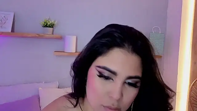 Snapshot of shainadavis chatting on February 1, 3:16 am shainadavis online show from February 1, 3:16 am