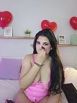 Snapshot of shainadavis chatting on February 14, 3:29 am shainadavis online show from February 14, 3:29 am