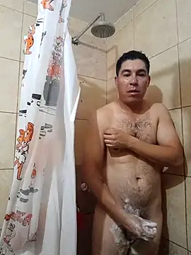 Ezeaxl online show from April 10, 9:33 pm