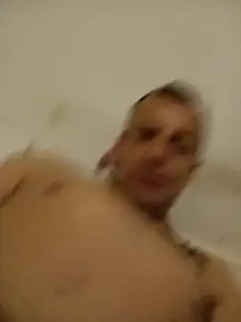 Snapshot of jjLARAY chatting on October 17, 3:43 am jjLARAY online show from October 17, 3:43 am