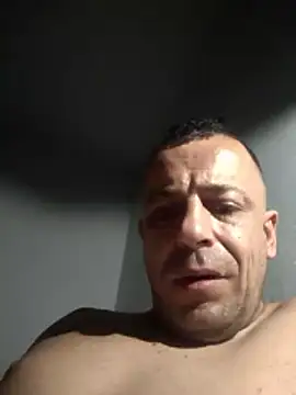 Snapshot of jjLARAY chatting on February 20, 7:54 am jjLARAY online show from February 20, 7:54 am