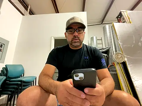 Snapshot of Fun_Time_Ron_2 chatting on October 14, 1:45 pm Fun Time Ron 2 online show from October 14, 1:45 pm