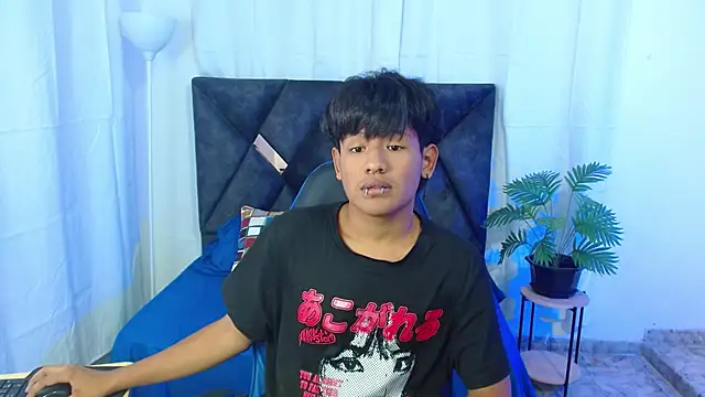 Snapshot of Felixcum18 chatting on October 17, 7:59 pm Felixcum18 online show from October 17, 7:59 pm