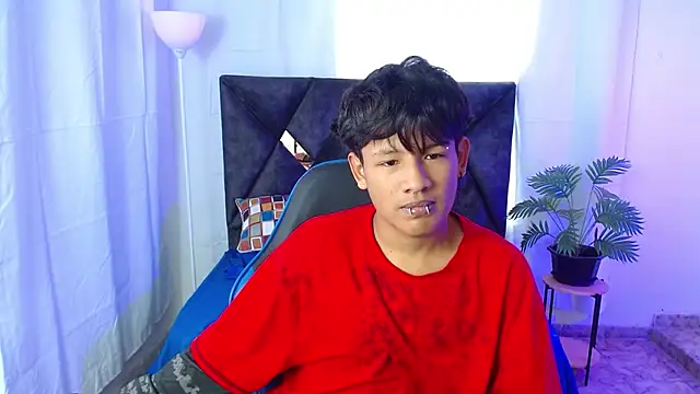 Snapshot of Felixcum18 chatting on October 16, 8:06 pm Felixcum18 online show from October 16, 8:06 pm