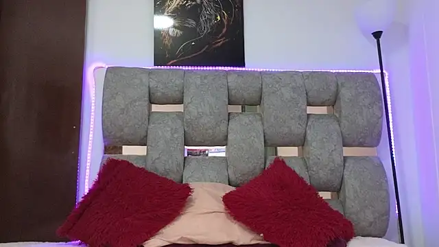 alix kitty online show from December 18, 8:23 pm