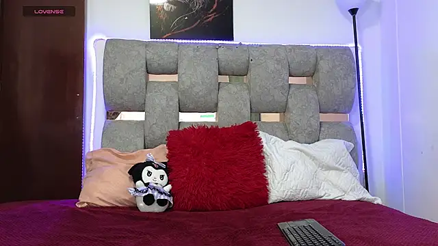 alix kitty online show from February 17, 8:28 pm