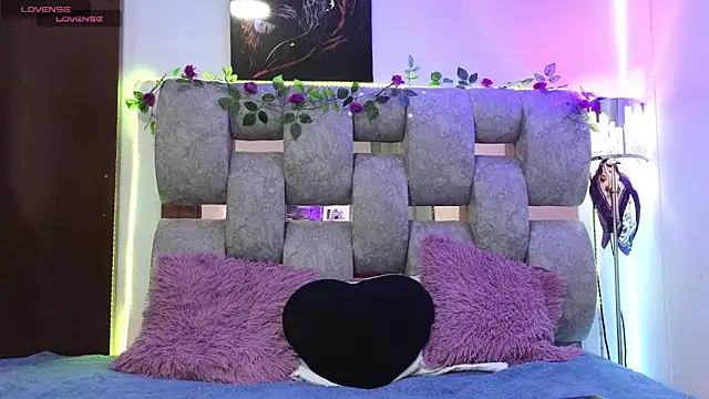 alix kitty online show from April 13, 10:36 pm