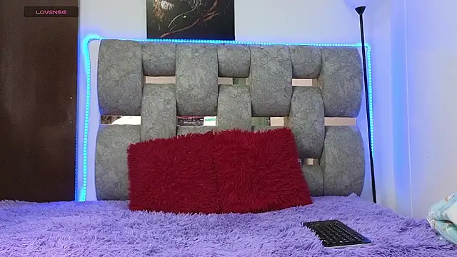 alix kitty online show from January 18, 8:45 pm