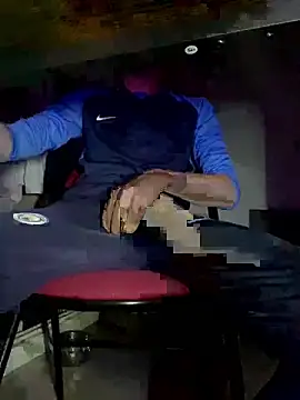 Snapshot of LittleGuyyy9 chatting on October 15, 6:49 pm LittleGuyyy9 online show from October 15, 6:49 pm