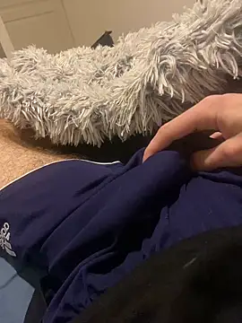 Snapshot of LittleGuyyy9 chatting on October 22, 9:35 pm LittleGuyyy9 online show from October 22, 9:35 pm