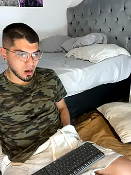 mirallesandbig online show from October 15, 10:07 pm