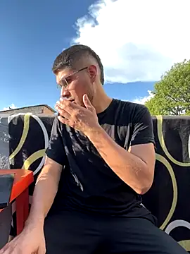 mirallesandbig online show from November 17, 9:19 pm