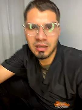 mirallesandbig online show from November 18, 10:45 pm