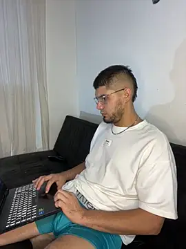 mirallesandbig online show from October 25, 10:43 pm