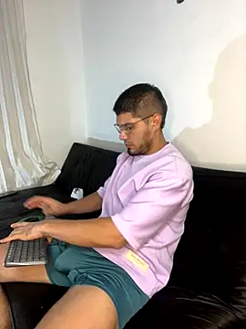 mirallesandbig online show from November 4, 11:08 pm