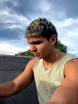 mirallesandbig online show from October 28, 9:47 pm