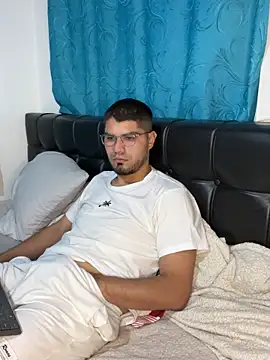 mirallesandbig online show from November 11, 10:58 pm