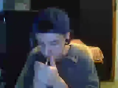 Snapshot of young-big-d chatting on May 2, 2:17 am young-big-d online show from May 2, 2:17 am